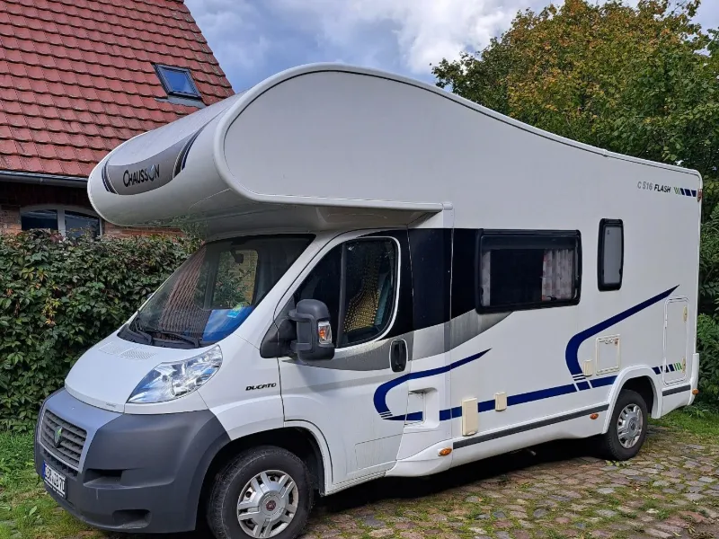 Wohnmobilankauf in Mecklenburg-Vorpommern – Wohnmobil an der Küste bzw. im Grünen als Beispiel für unseren deutschlandweiten Ankaufservice.